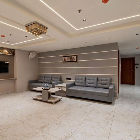 Hotel Shrimad Villa Гандинагар Екстериор снимка