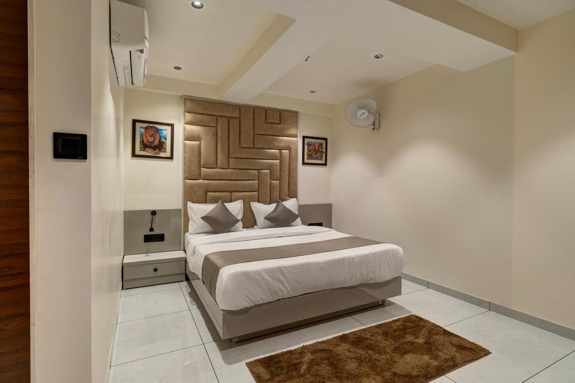 Hotel Shrimad Villa Гандинагар Екстериор снимка