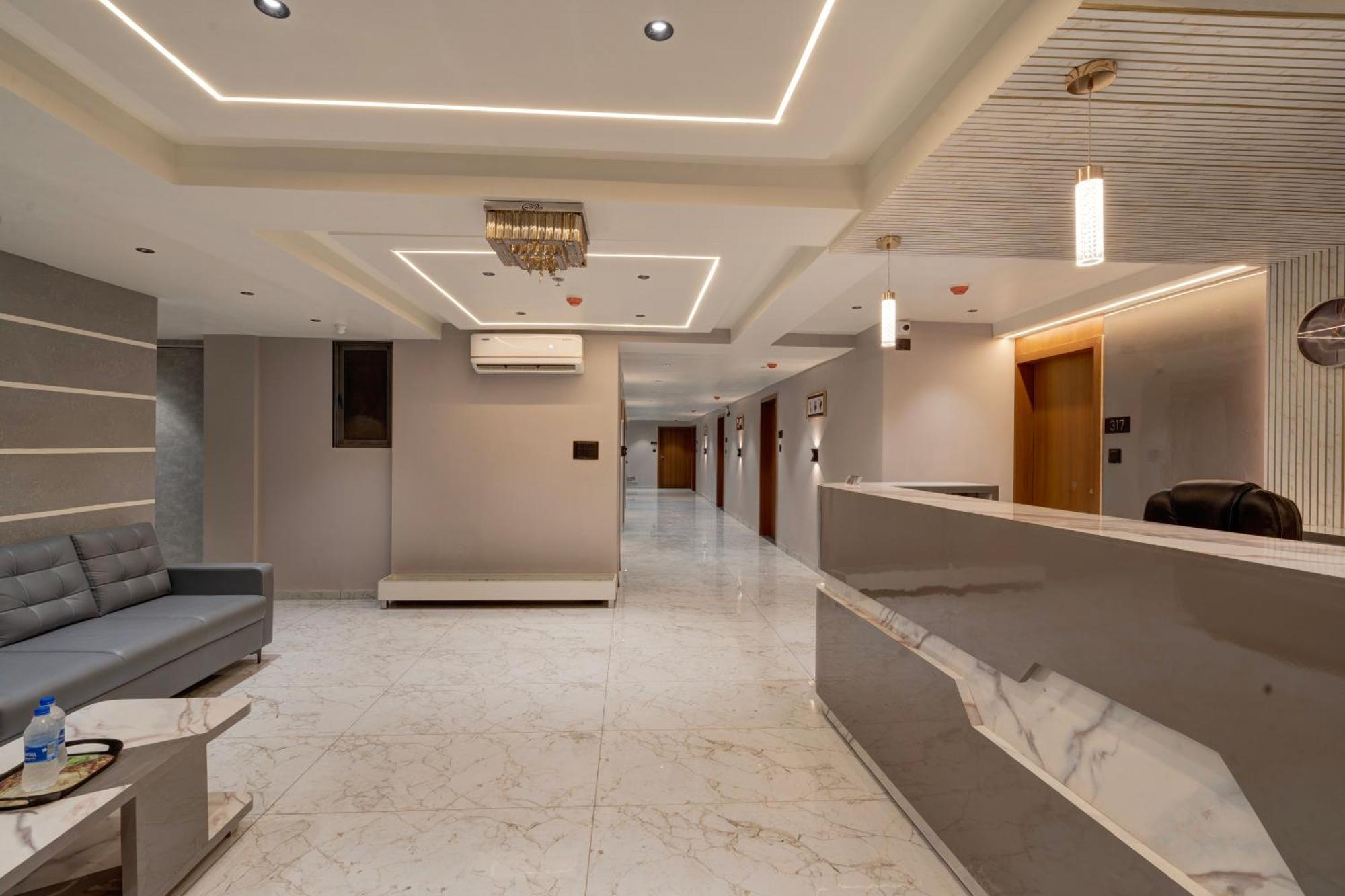 Hotel Shrimad Villa Гандинагар Екстериор снимка