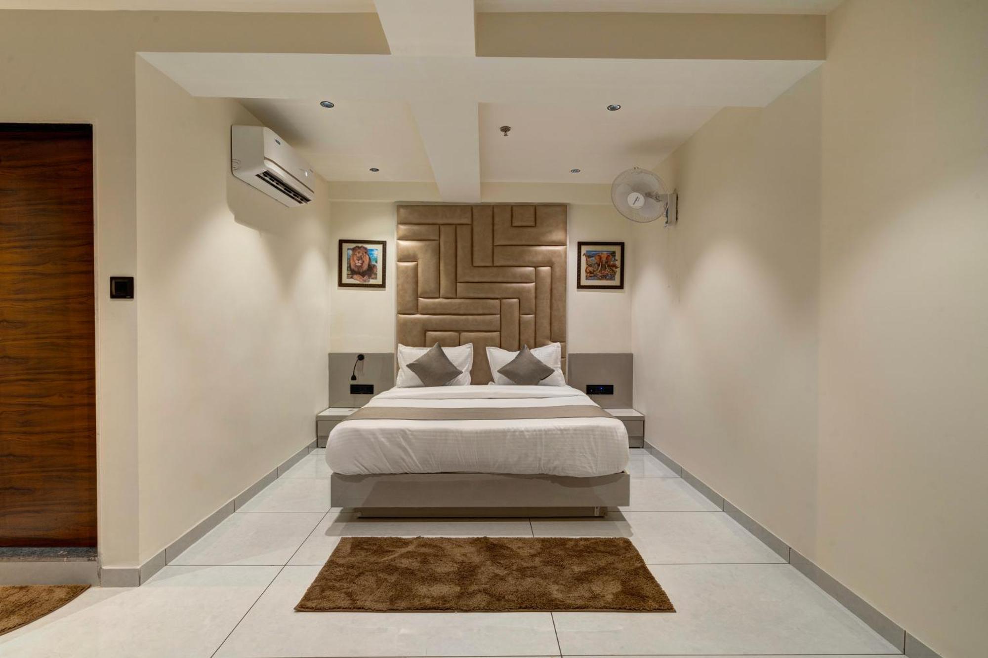 Hotel Shrimad Villa Гандинагар Екстериор снимка
