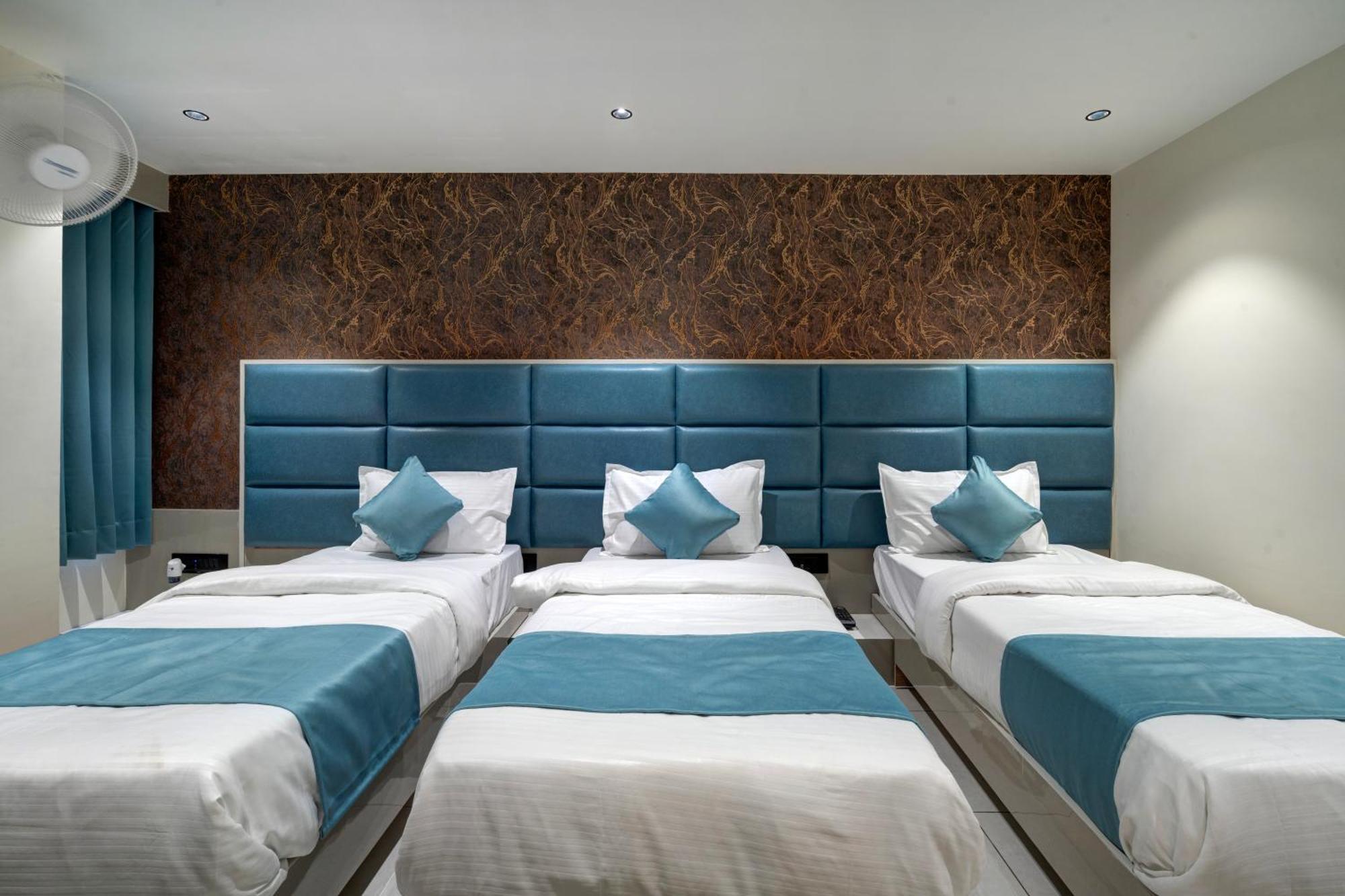 Hotel Shrimad Villa Гандинагар Екстериор снимка