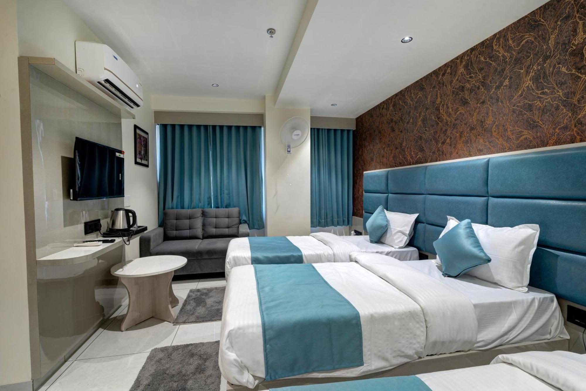 Hotel Shrimad Villa Гандинагар Екстериор снимка