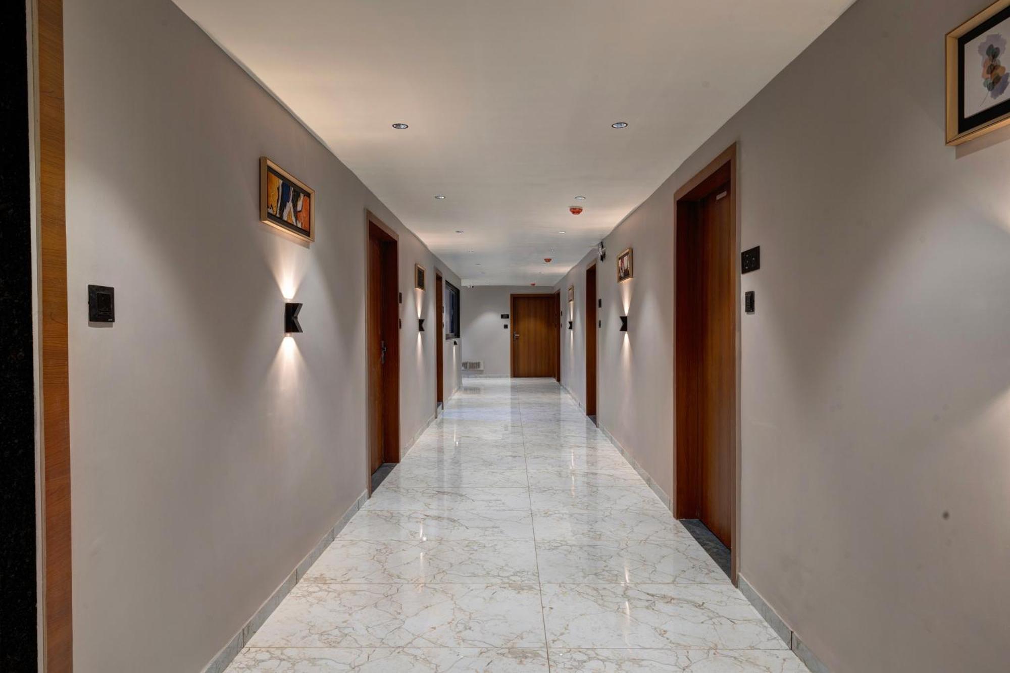 Hotel Shrimad Villa Гандинагар Екстериор снимка