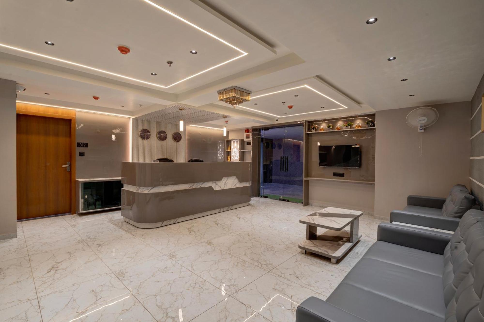 Hotel Shrimad Villa Гандинагар Екстериор снимка