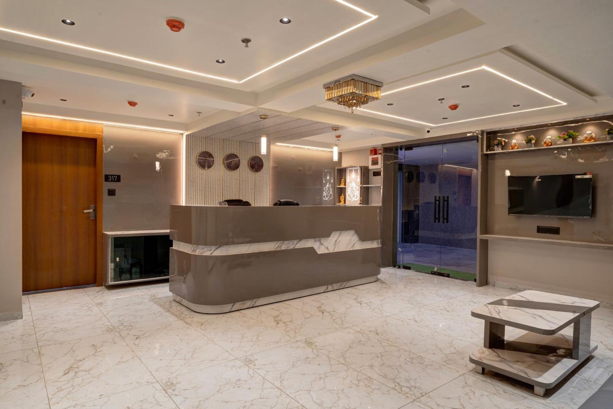 Hotel Shrimad Villa Гандинагар Екстериор снимка